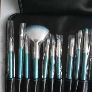 Brush Set Makeup Brushes Kit 24 PC Beauty Creations Breeze Brush Eye Blush